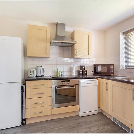 Lovely 2Bed Apt In Redditch, Free Wi-Fi & Parking מראה חיצוני תמונה