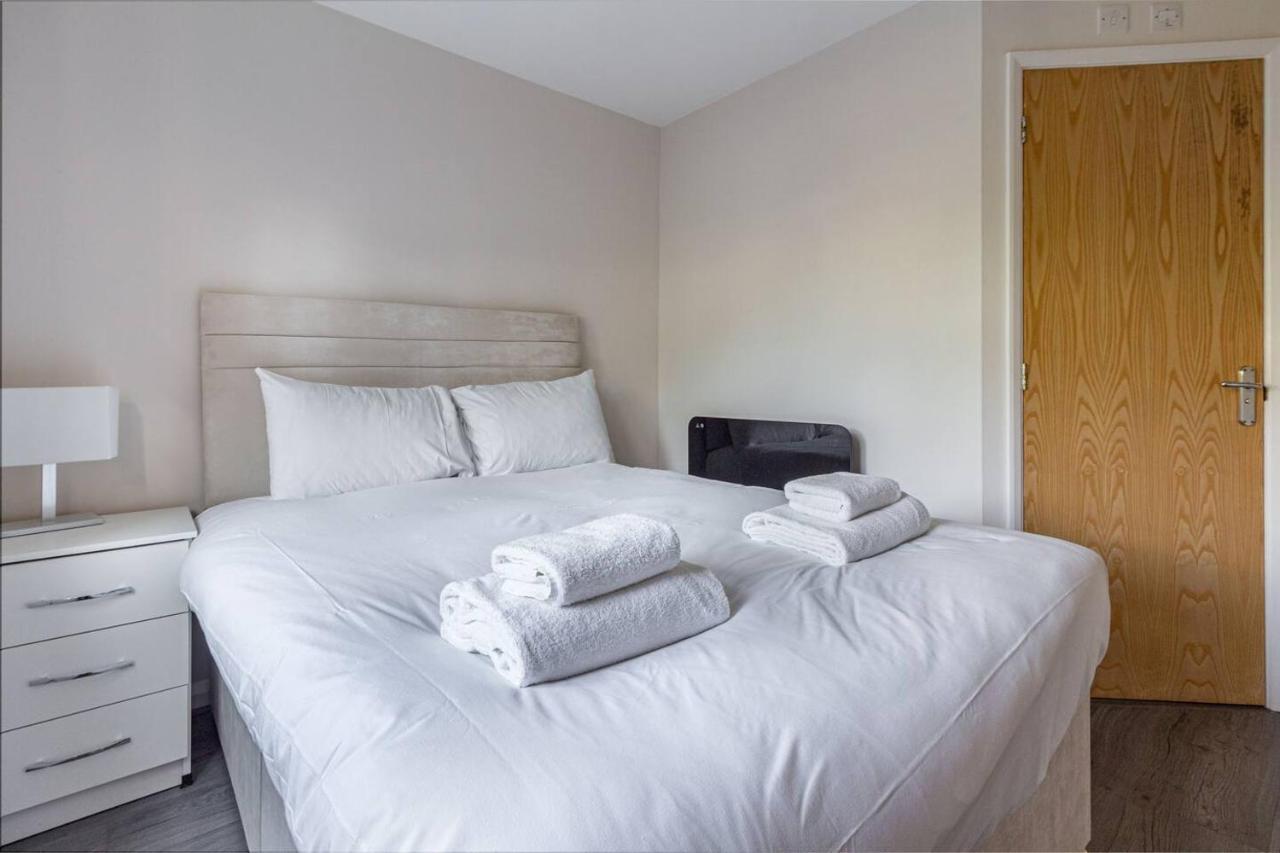 Lovely 2Bed Apt In Redditch, Free Wi-Fi & Parking מראה חיצוני תמונה