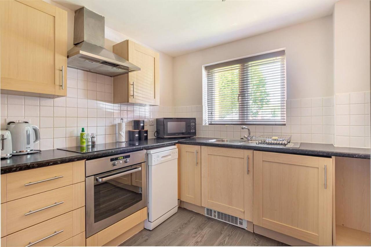 Lovely 2Bed Apt In Redditch, Free Wi-Fi & Parking מראה חיצוני תמונה