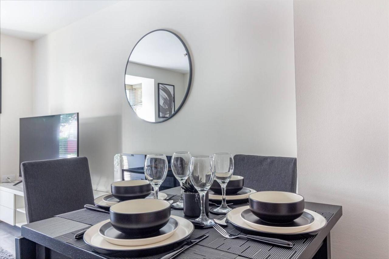 Lovely 2Bed Apt In Redditch, Free Wi-Fi & Parking מראה חיצוני תמונה