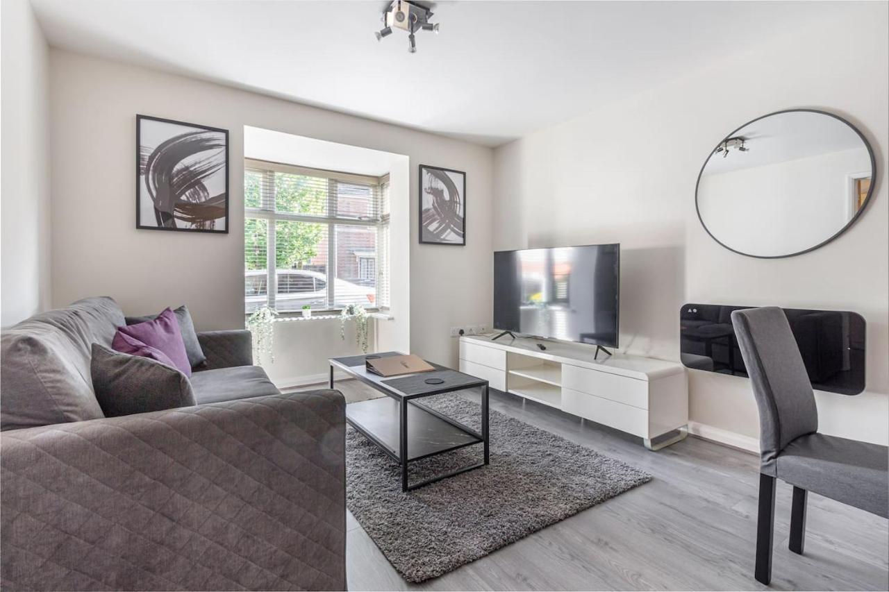 Lovely 2Bed Apt In Redditch, Free Wi-Fi & Parking מראה חיצוני תמונה