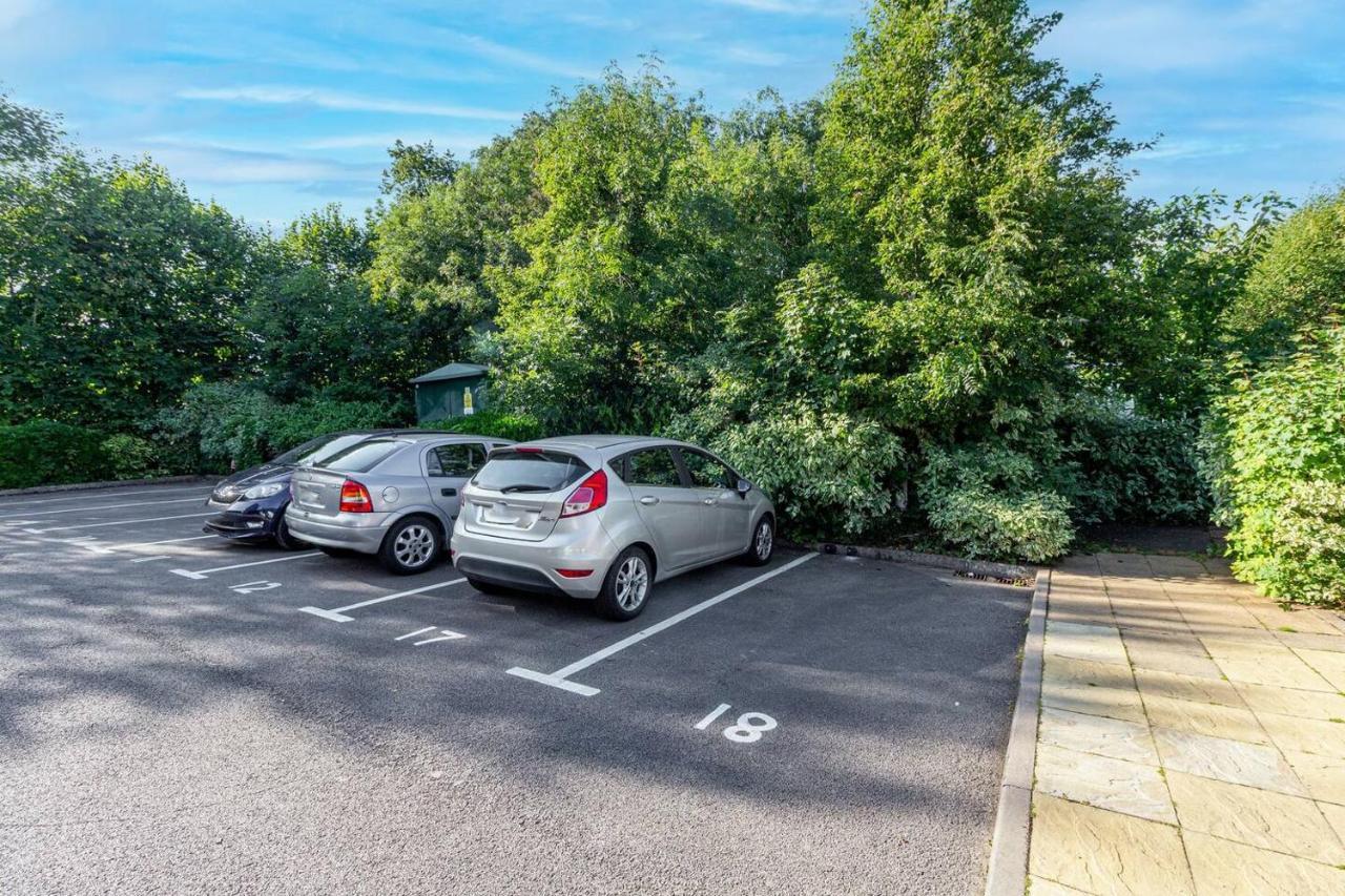 Lovely 2Bed Apt In Redditch, Free Wi-Fi & Parking מראה חיצוני תמונה