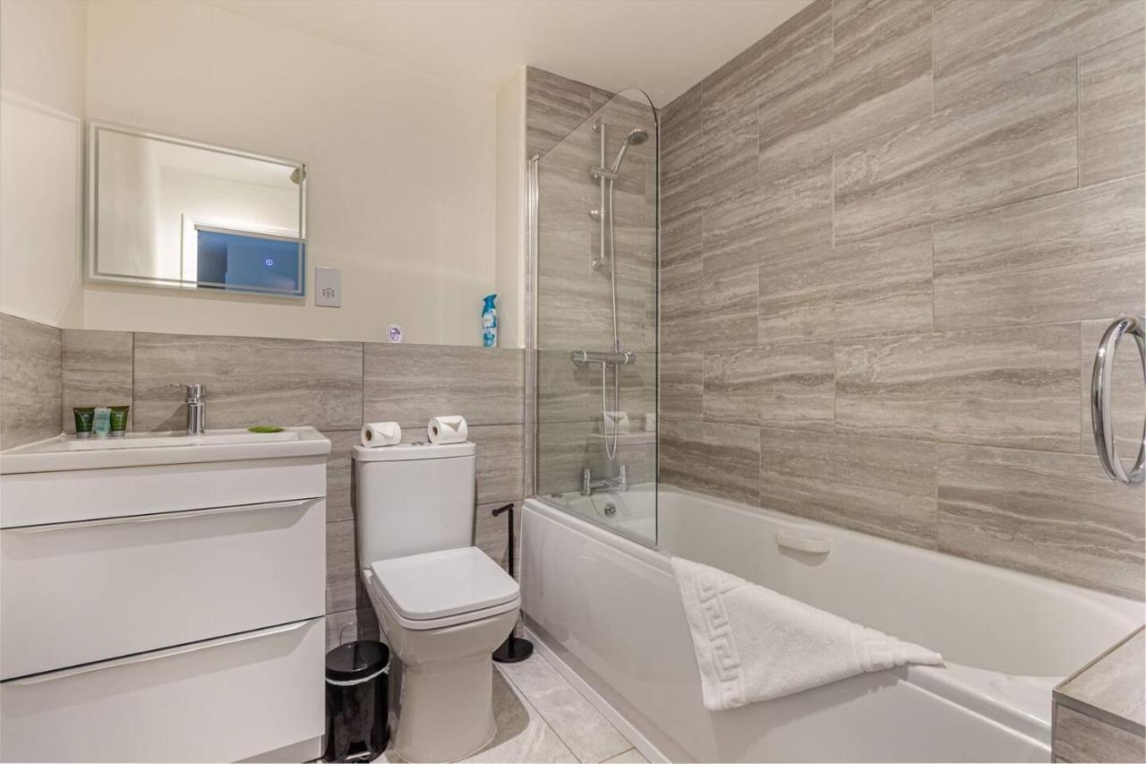 Lovely 2Bed Apt In Redditch, Free Wi-Fi & Parking מראה חיצוני תמונה