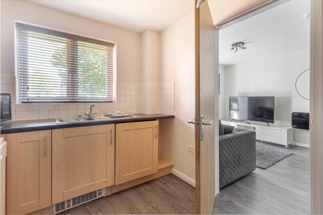 Lovely 2Bed Apt In Redditch, Free Wi-Fi & Parking מראה חיצוני תמונה