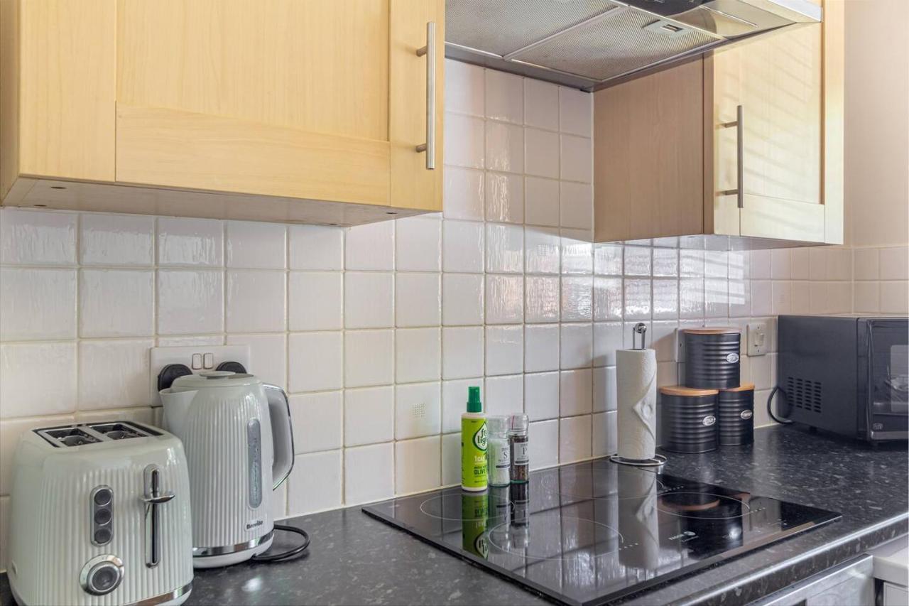 Lovely 2Bed Apt In Redditch, Free Wi-Fi & Parking מראה חיצוני תמונה