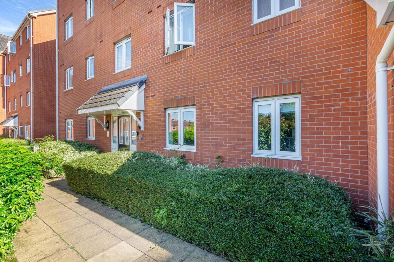 Lovely 2Bed Apt In Redditch, Free Wi-Fi & Parking מראה חיצוני תמונה