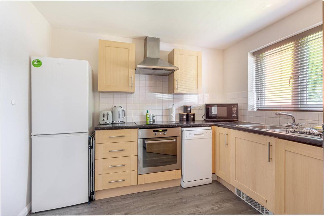 Lovely 2Bed Apt In Redditch, Free Wi-Fi & Parking מראה חיצוני תמונה